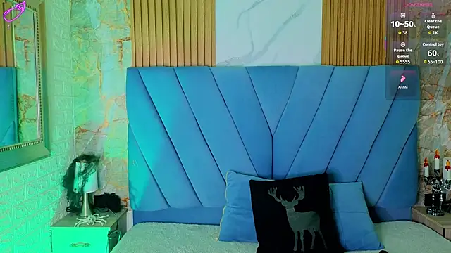 Snapshot of violett__golden chatting on October 2025 11:19:01 AM violett golden online show from October 2025 11:19:01 AM