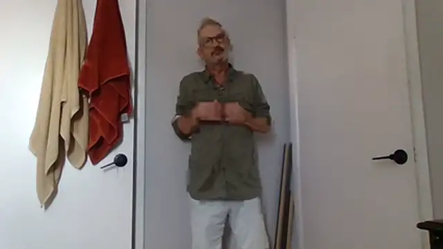 FoxnMouse online show from October 2025 02:29:01 PM