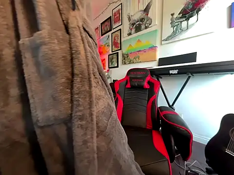 Pupscritch online show from January 2026 06:43:02 PM