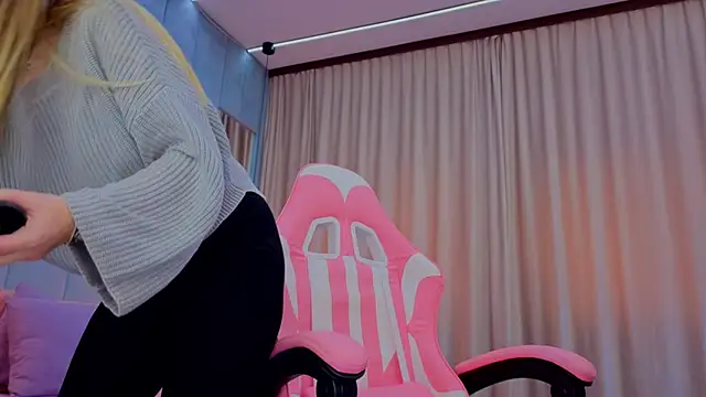 Snapshot of Reina_Cummings chatting on November 2025 07:19:02 AM Reina Cummings online show from November 2025 07:19:02 AM