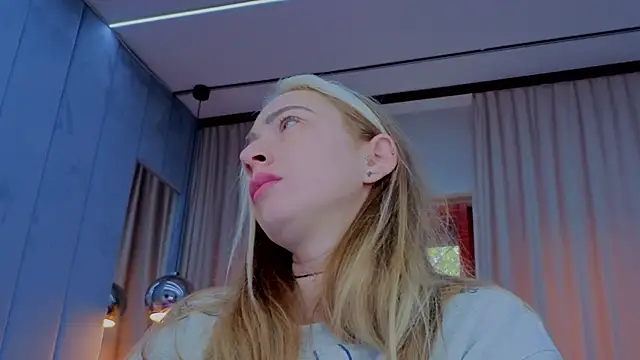 Reina Cummings online show from November 2025 07:29:01 AM