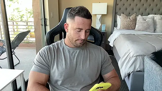 Snapshot of brettmycles28 chatting on October 2025 09:14:02 PM brettmycles28 online show from October 2025 09:14:02 PM