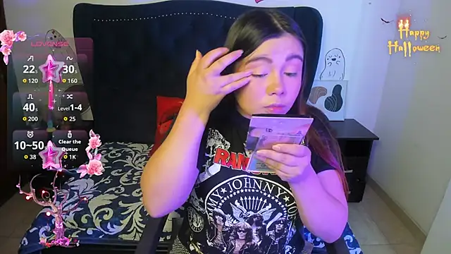 LucyPetit online show from October 2025 01:34:01 PM