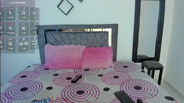 Laurasofia01 online show from October 2025 02:29:01 PM