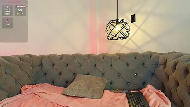 KhloeJohnson online show from September 2025 07:06:02 PM