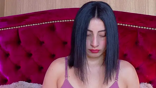 ZaraGold online show from April 2026 10:37:02 PM