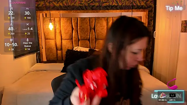 Isa Thompson   online show from October 2025 11:55:02 AM