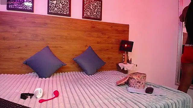 AlexandraCambell online show from October 2025 08:08:01 PM