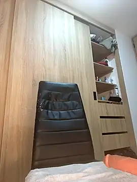 NIQUEILLA8 online show from October 2025 12:44:02 AM