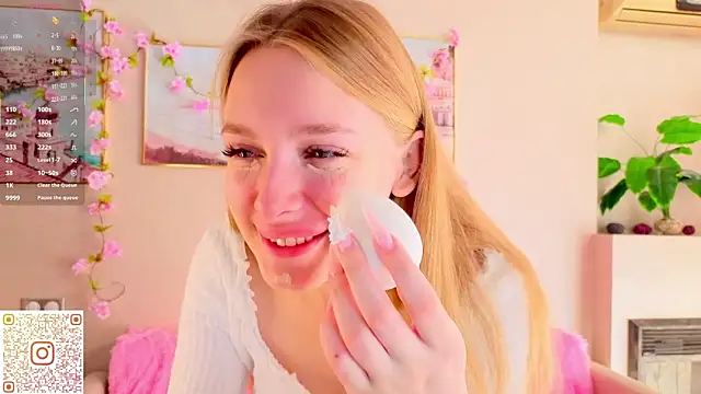 Snapshot of CindyGreen chatting on October 2025 07:06:02 AM CindyGreen online show from October 2025 07:06:02 AM