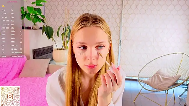 Snapshot of CindyGreen chatting on October 2025 06:23:02 AM CindyGreen online show from October 2025 06:23:02 AM