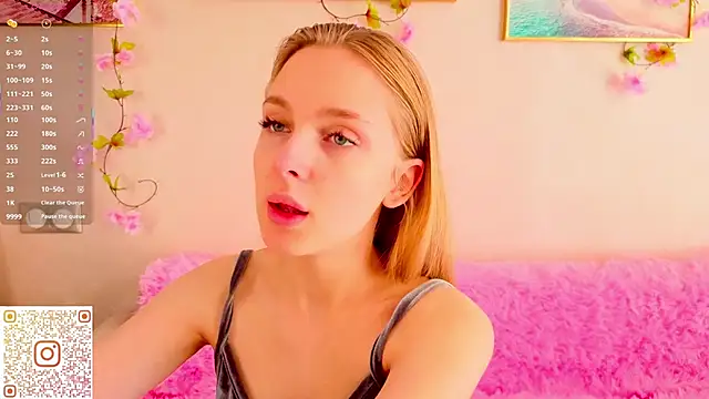 Snapshot of CindyGreen chatting on October 2025 07:09:02 AM CindyGreen online show from October 2025 07:09:02 AM