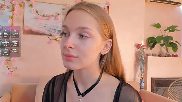 Snapshot of CindyGreen chatting on October 2025 06:25:02 AM CindyGreen online show from October 2025 06:25:02 AM