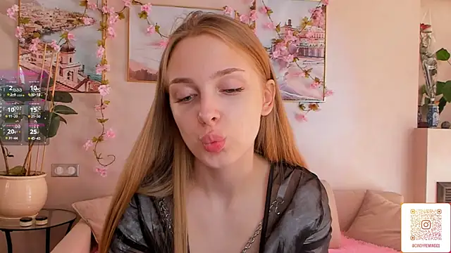 Snapshot of CindyGreen chatting on October 2025 06:23:02 AM CindyGreen online show from October 2025 06:23:02 AM