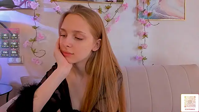 Snapshot of CindyGreen chatting on November 2025 06:49:01 AM CindyGreen online show from November 2025 06:49:01 AM