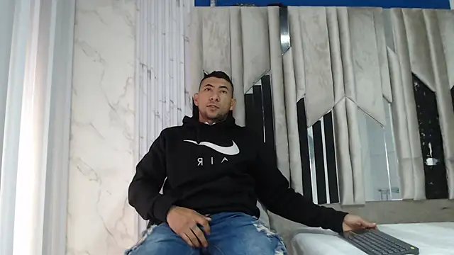 Morganandmegan online show from November 2025 12:05:01 PM