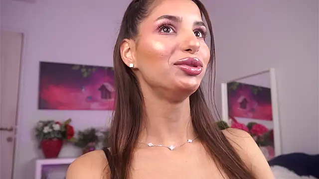 ZariaVera online show from October 2025 06:36:01 PM