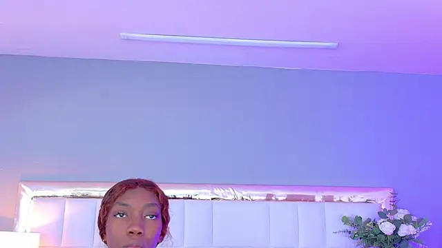 MadeleineHocker online show from October 2025 01:01:01 PM