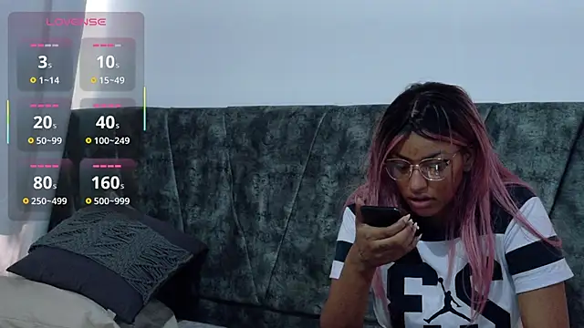 ValeriGallardo17 online show from September 2025 09:05:01 PM