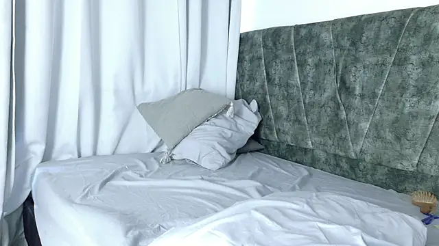 ValeriGallardo17 online show from October 2025 07:34:02 PM