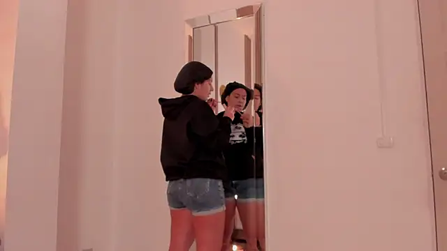 Rachell Jamess online show from September 2025 01:44:02 AM