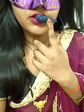 Snapshot of BEAUTY_QUE chatting on October 2025 04:06:02 PM BEAUTY QUE online show from October 2025 04:06:02 PM