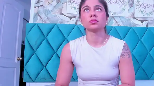 Snapshot of MiaCoopper chatting on September 2025 06:09:02 PM MiaCoopper online show from September 2025 06:09:02 PM