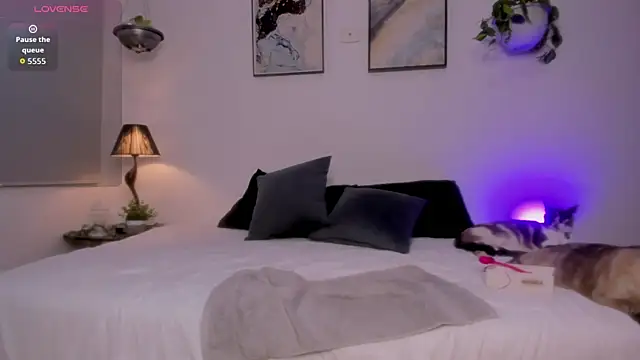 Snapshot of MiaCoopper chatting on October 2025 02:08:01 AM MiaCoopper online show from October 2025 02:08:01 AM