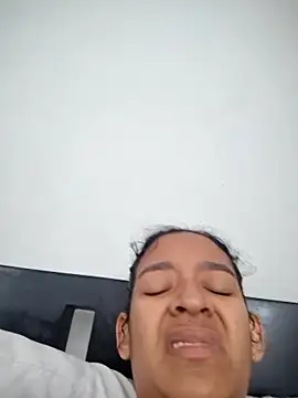 Amber-Sweett online show from November 2025 03:02:01 PM