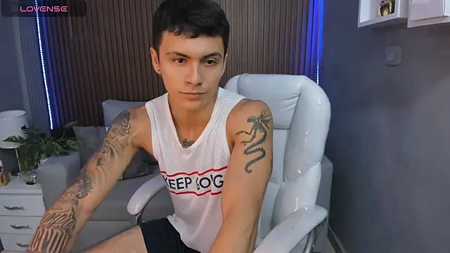 Leo santoro online show from November 2025 03:23:01 PM