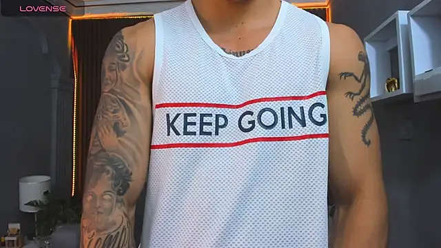 Leo santoro online show from November 2025 01:44:01 PM