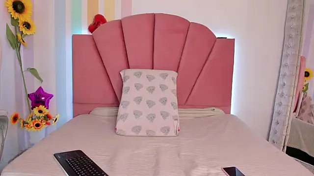 Snapshot of Amy_Bunnie_18 chatting on October 2025 09:28:02 PM Amy Bunnie 18 online show from October 2025 09:28:02 PM