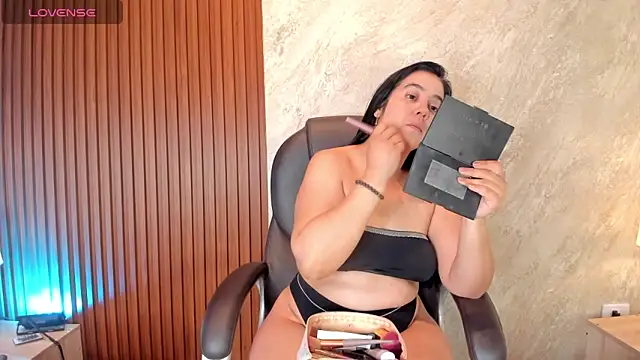 Snapshot of _Cris_Spicy_ chatting on October 2025 07:53:02 PM Cris Spicy online show from October 2025 07:53:02 PM