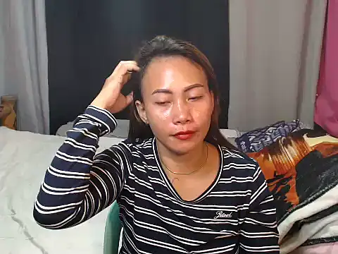 joanpetite online show from December 2025 08:04:01 PM