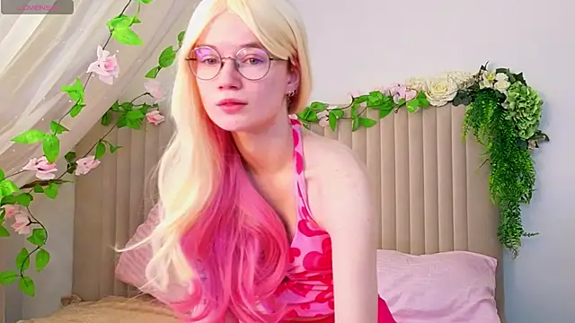 PixieKitty online show from October 2025 05:27:02 AM