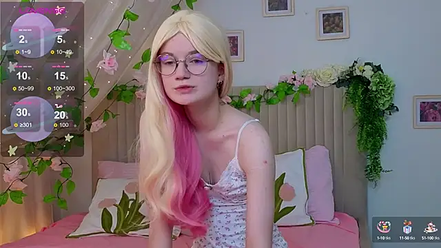 PixieKitty online show from October 2025 04:15:01 AM