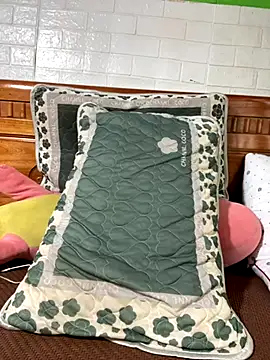 Old girl online show from October 2025 04:35:01 AM