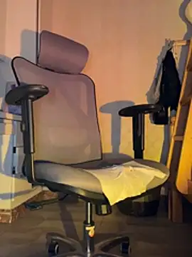 sonwmelt1 online show from March 2026 02:13:02 PM