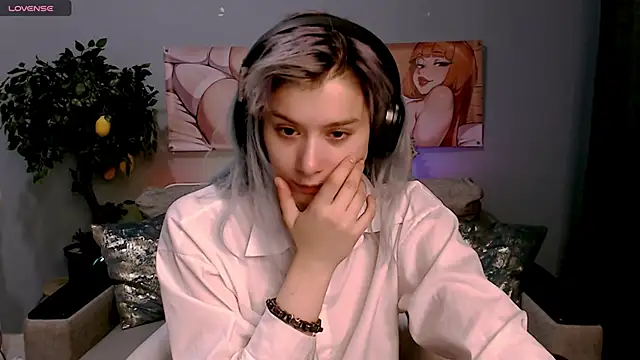 Snapshot of SophieAsh chatting on October 2025 07:29:01 AM SophieAsh online show from October 2025 07:29:01 AM