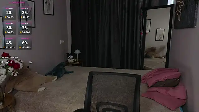 Snapshot of MollyBaby chatting on June 2026 01:59:01 PM MollyBaby online show from June 2026 01:59:01 PM