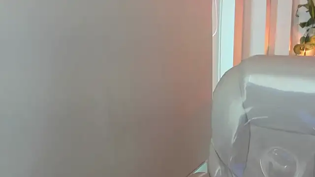 Nathaly ds online show from April 2026 05:18:01 PM