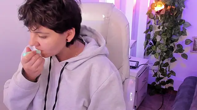 Nathaly ds online show from April 2026 08:12:02 PM