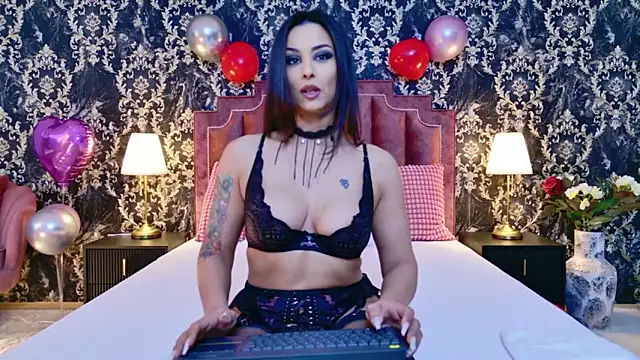 ReynadelRey online show from February 2026 07:11:01 PM