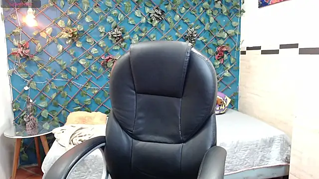Snapshot of derekfly chatting on September 2025 03:30:02 AM derekfly online show from September 2025 03:30:02 AM