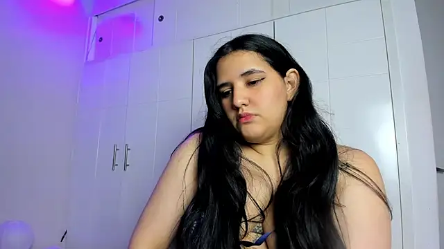 Snapshot of OnlyCurvySofi chatting on October 2025 12:44:02 AM OnlyCurvySofi online show from October 2025 12:44:02 AM