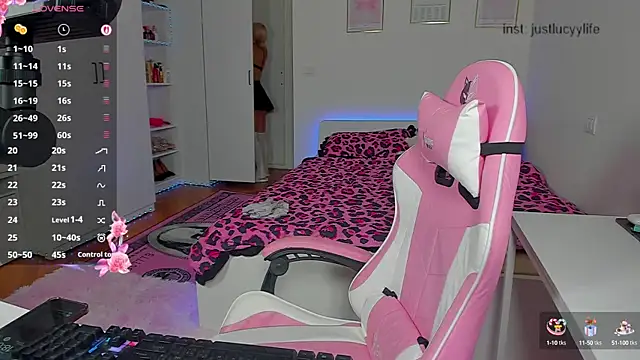 LucyPaigee online show from September 2025 04:07:01 PM