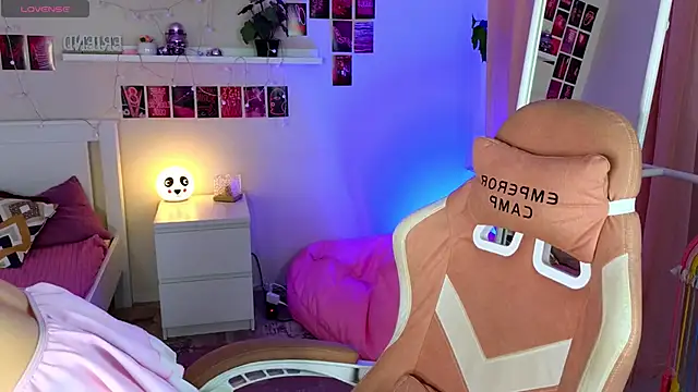 Snapshot of Wander_Waves chatting on September 2025 09:48:02 PM Wander Waves online show from September 2025 09:48:02 PM