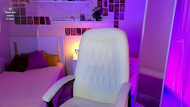 Snapshot of Wander_Waves chatting on September 2025 08:46:01 PM Wander Waves online show from September 2025 08:46:01 PM