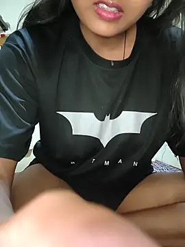 RAYI Queen 2 online show from March 2026 03:17:01 PM