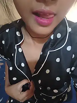 Snapshot of RAYI_Queen_2 chatting on May 2026 10:41:02 AM RAYI Queen 2 online show from May 2026 10:41:02 AM